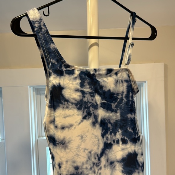 Aeropostale tye dye one shoulder one piece bathing suit, Size M - Picture 3 of 6